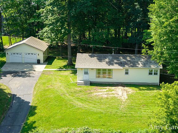 2nd image of 3530 Eleven Mile Rd NE