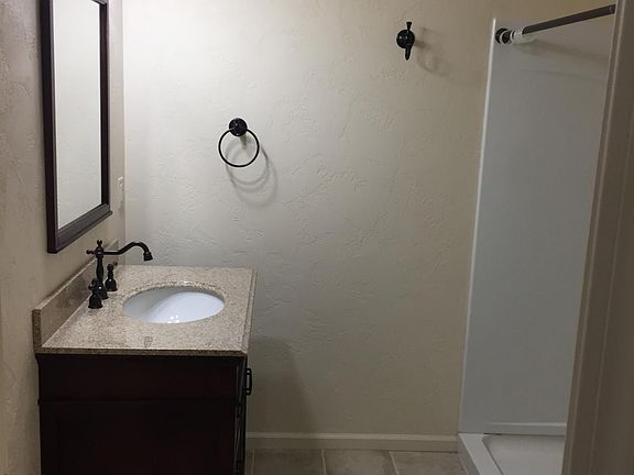4th image of 307 N Commercial St APT 1