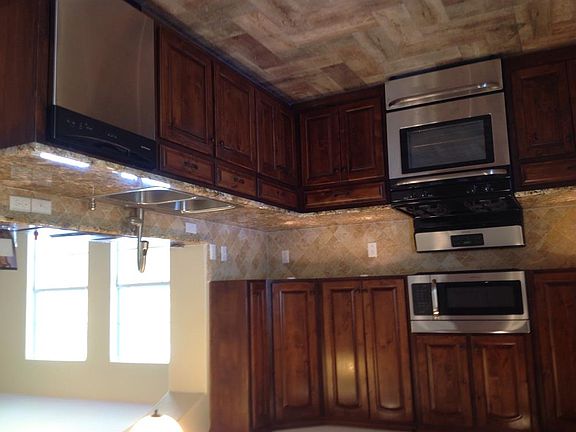 3rd image of 2410 Country Oaks Cir