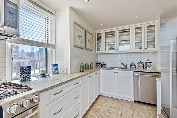 Sold by Corcoran | media 19