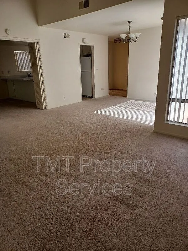 3 bed, 2.0 bath, 1579 sqft, $3,600 — Photo 2