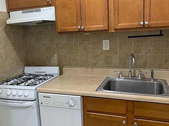 2nd image of 227 E 83rd St APT 2C