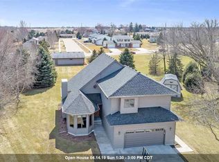 9 Lori Ct, Waupun, WI 53963