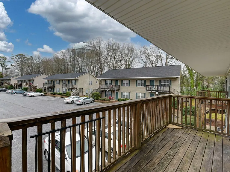 122 Hazelwood Ct — Photo 5