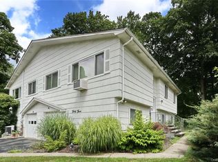 33 Lillian St, Pomona, NY 10970