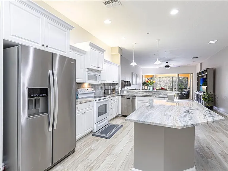 8641 Piazza Del Lago Cir #203 — Photo 3