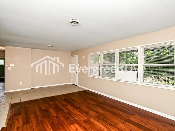 4th image of 1331 Compton Rd