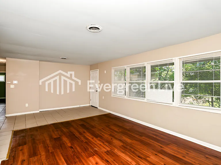 1331 Compton Rd — Photo 4