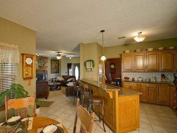 2nd image of 1126 N Cedar Dr