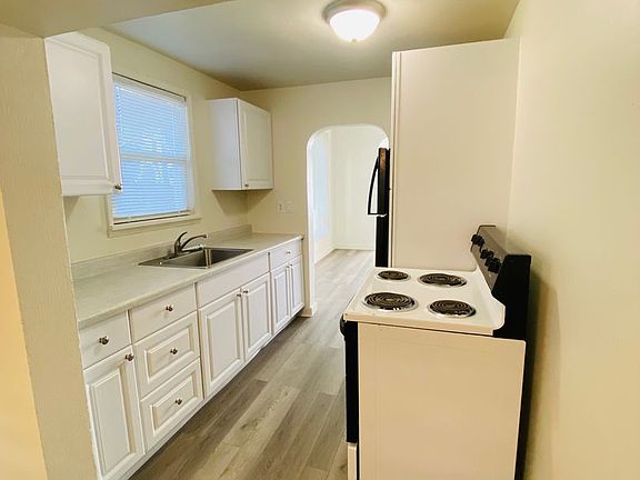 5th image of 1008 W 14th St APT 1