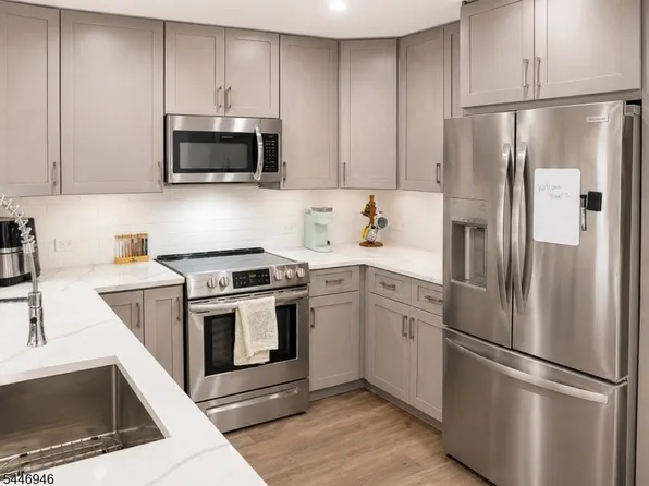 1 Carriage City Plz #1122, Rahway City, NJ 07065