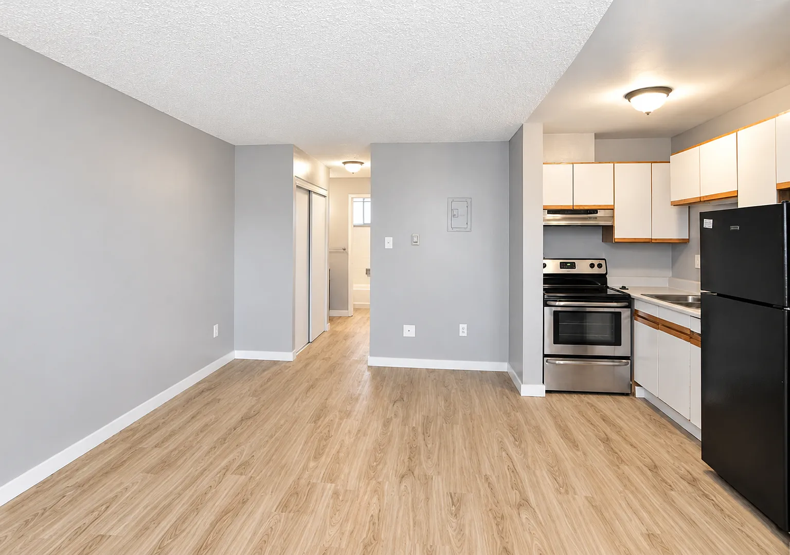 499 W Progress Ave — Photo 2