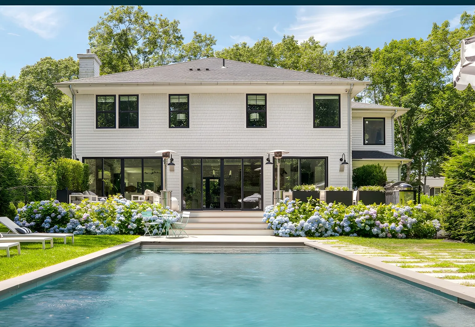Sleek Designed and Decorated in Hampton's Style — Photo 2