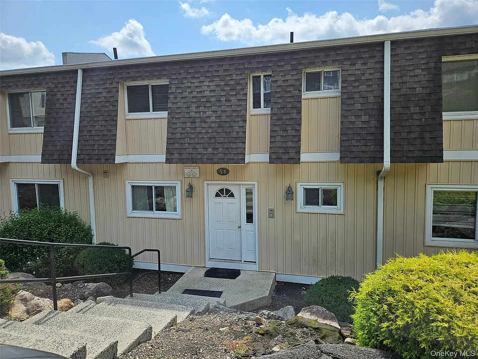 16 Pavilion Ridge Way #6