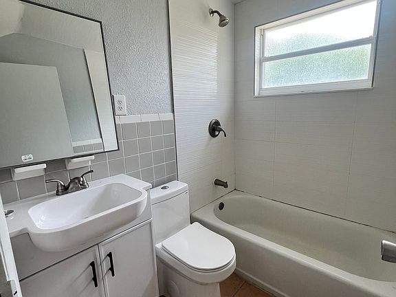 4th image of 2587 Pepper Ave