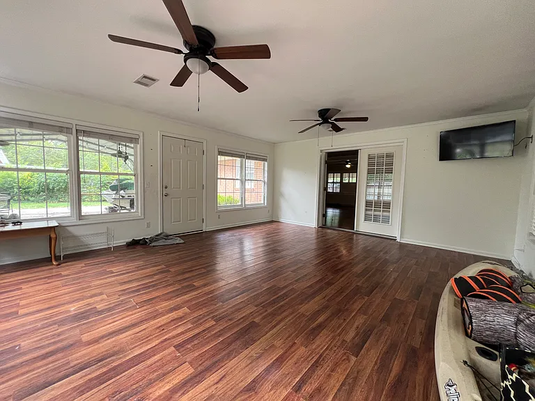 209 Faculty Blvd — Photo 9