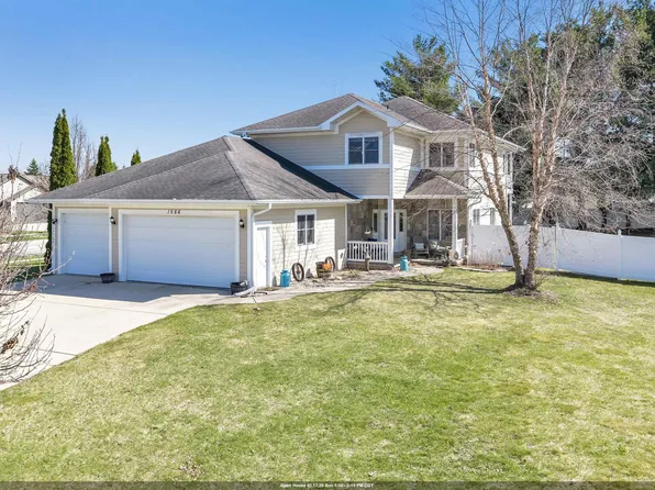 1566 Belle Plane Cir, Green Bay, WI 54313