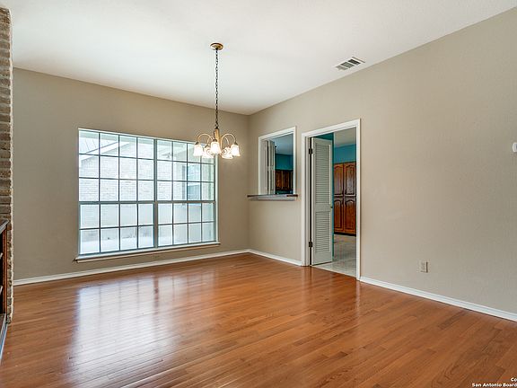 5th image of 78 CAMPDEN CIR