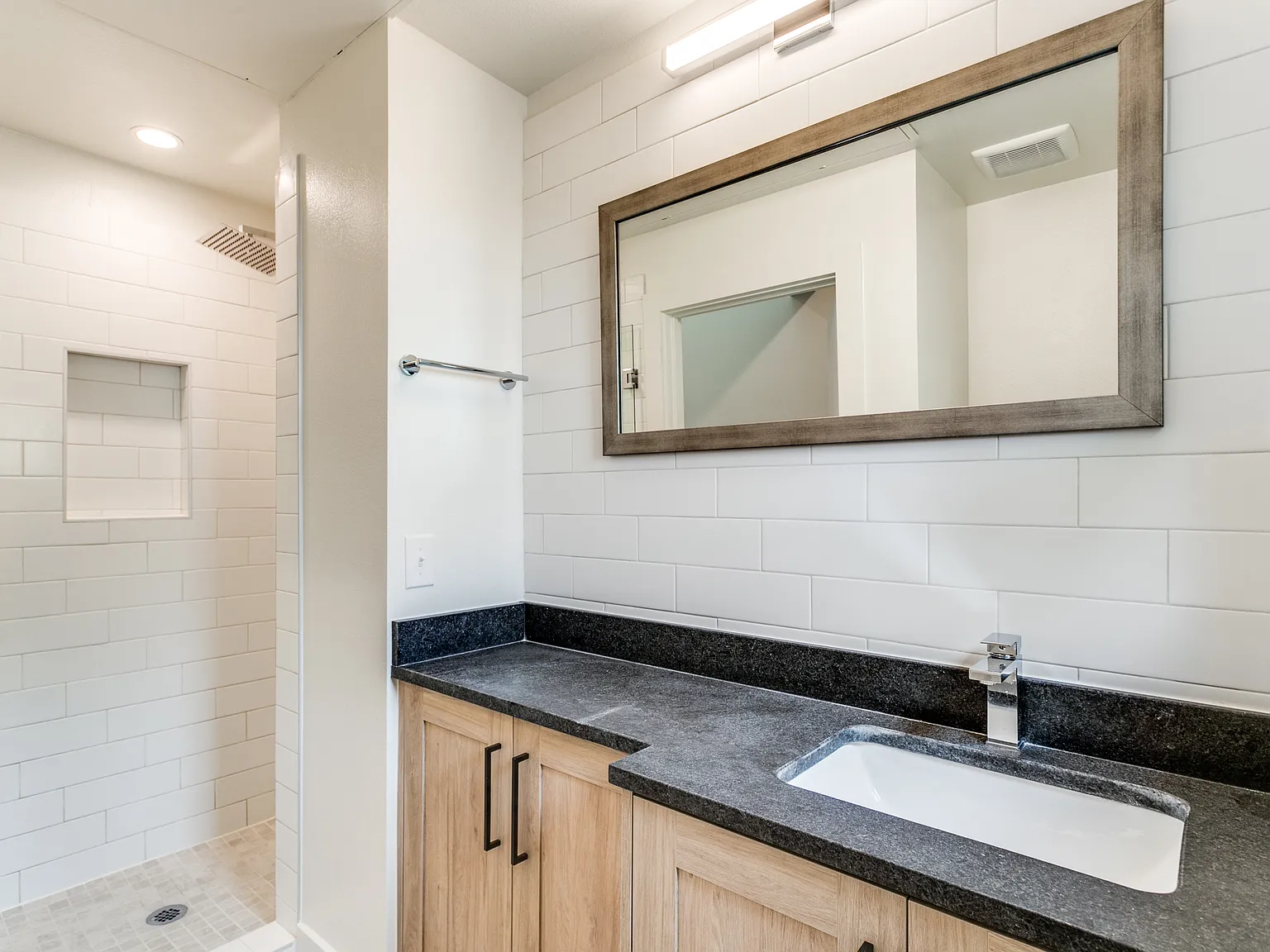 Studio, 600 sqft, $2,200 — Photo 3