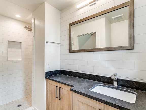 3rd image of 2702 Carroll Ave #104