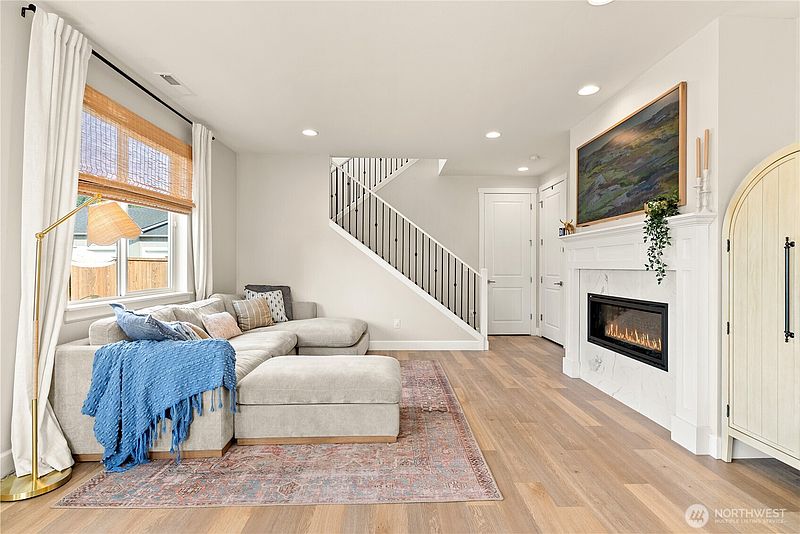 3rd image of 15615 Washington Street
