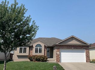 1724 Blackhawk Dr, Lincoln, NE 68521