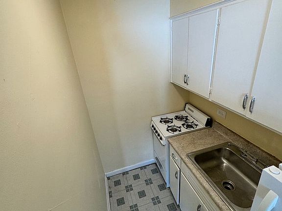 3rd image of 2307 Auburn St APT 2