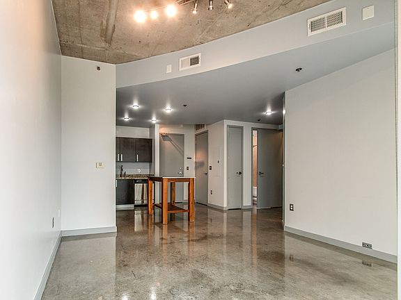 5th image of 600 12th Ave S APT 816