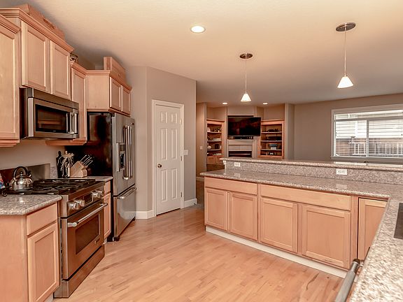 5th image of 927 N Laurel Ln