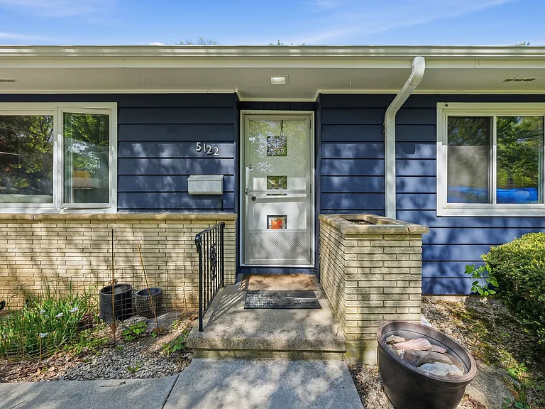 Front of 5122 Marathon Dr