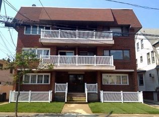 155 Beach 120th St APT 2A, Belle Harbor, NY 11694