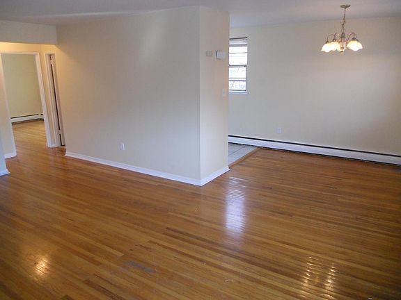 3rd image of 3026 W Queen Ln APT B1a