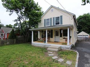 14 Pitt St, Patchogue, NY 11772