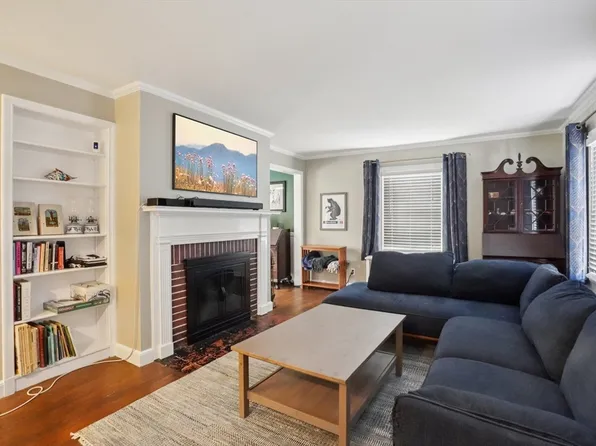 2 Saxon Rd, Worcester, MA 01602