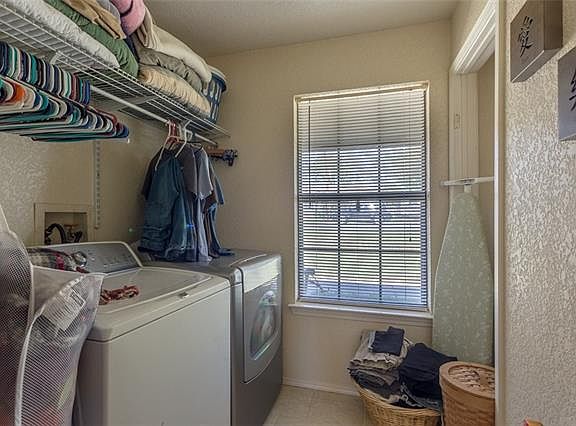 2nd image of 504 E Granitecastle Dr