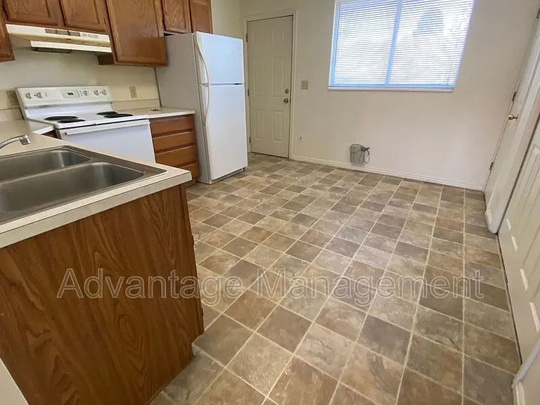 2112 W 220 N — Photo 5