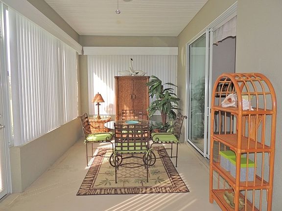 Lanai with dining area & bar - golf course view