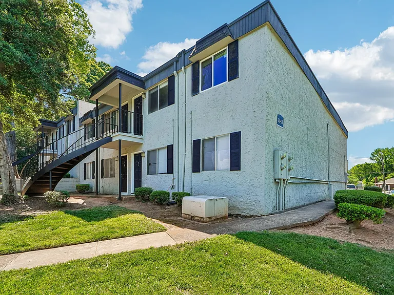Somerset Apartments — Photo 13