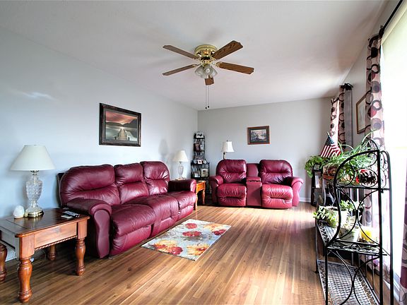 2nd image of 627 Harrison Cir