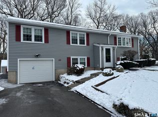 33 Sky View Cir, Hamden, CT 06514