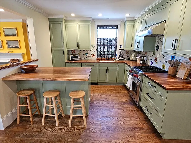 209 Coggeshall Ave — Photo 15