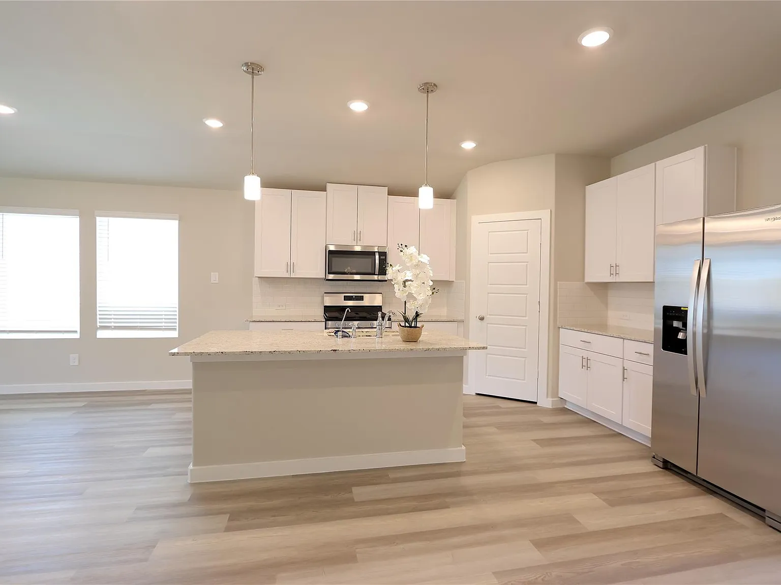 3 bed, 2.0 bath, 1847 sqft, $2,250 — Photo 3