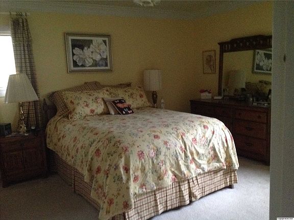 4th image of 2904 Dobbs Dr SE