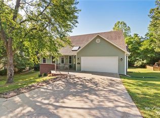 3126 N Warwick Dr, Fayetteville, AR 72703