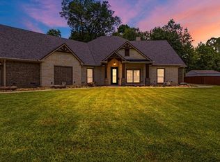 141 Stonegate Dr, Carthage, TX 75633