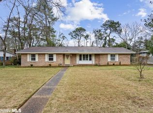 402 Valley Rd, Chickasaw, AL 36611