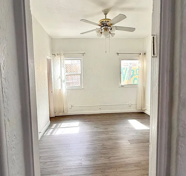 538 N Sycamore Ave — Photo 16
