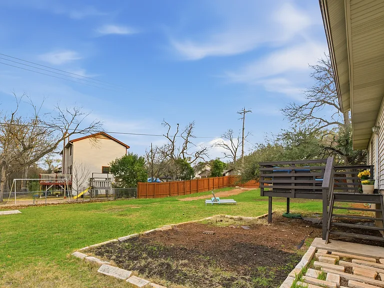 Enormous corner lot back yard that backs up to walnut creek :)