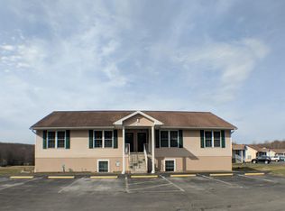 401 Countryside Dr APT 15, Moscow, PA 18444