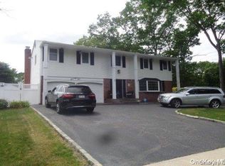 72 Hurtin Blvd, Smithtown, NY 11787